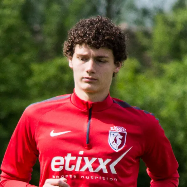 Benjamin Pavard à l'entraînement du LOSC en 2015 (photo Maxime Delobel, CC BY-SA 2.0)